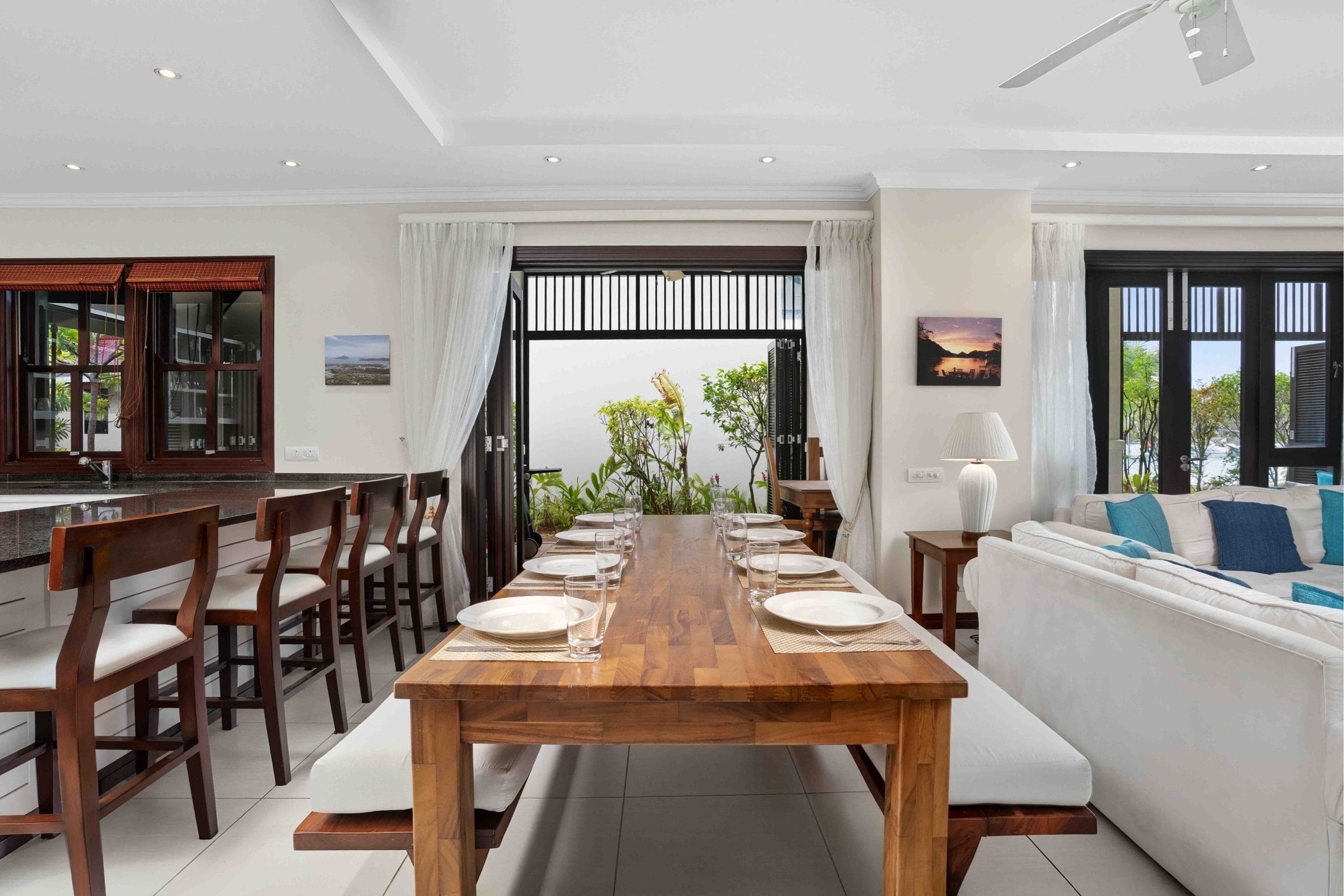 M160_dining-room.jpg