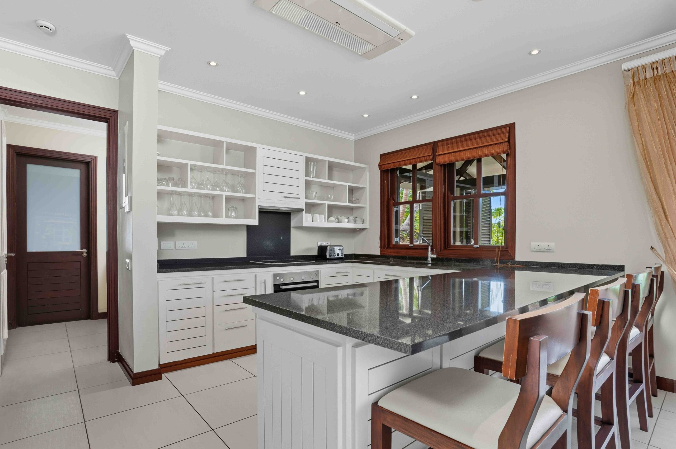 M161_kitchen.jpg