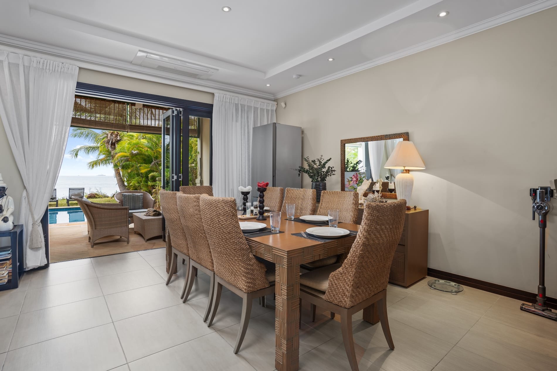 M169_dining-room.jpg