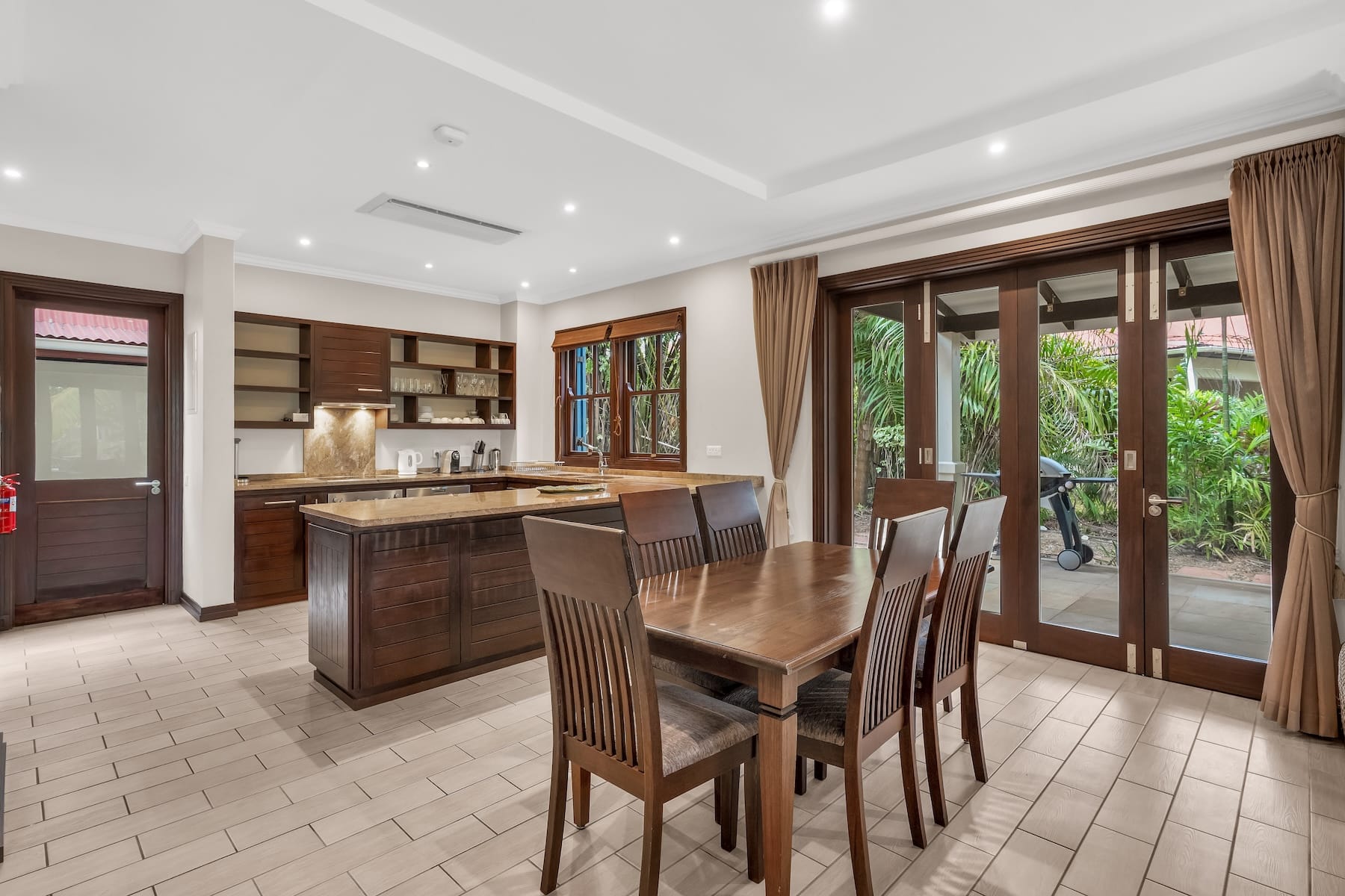 M21_dining-room.jpg