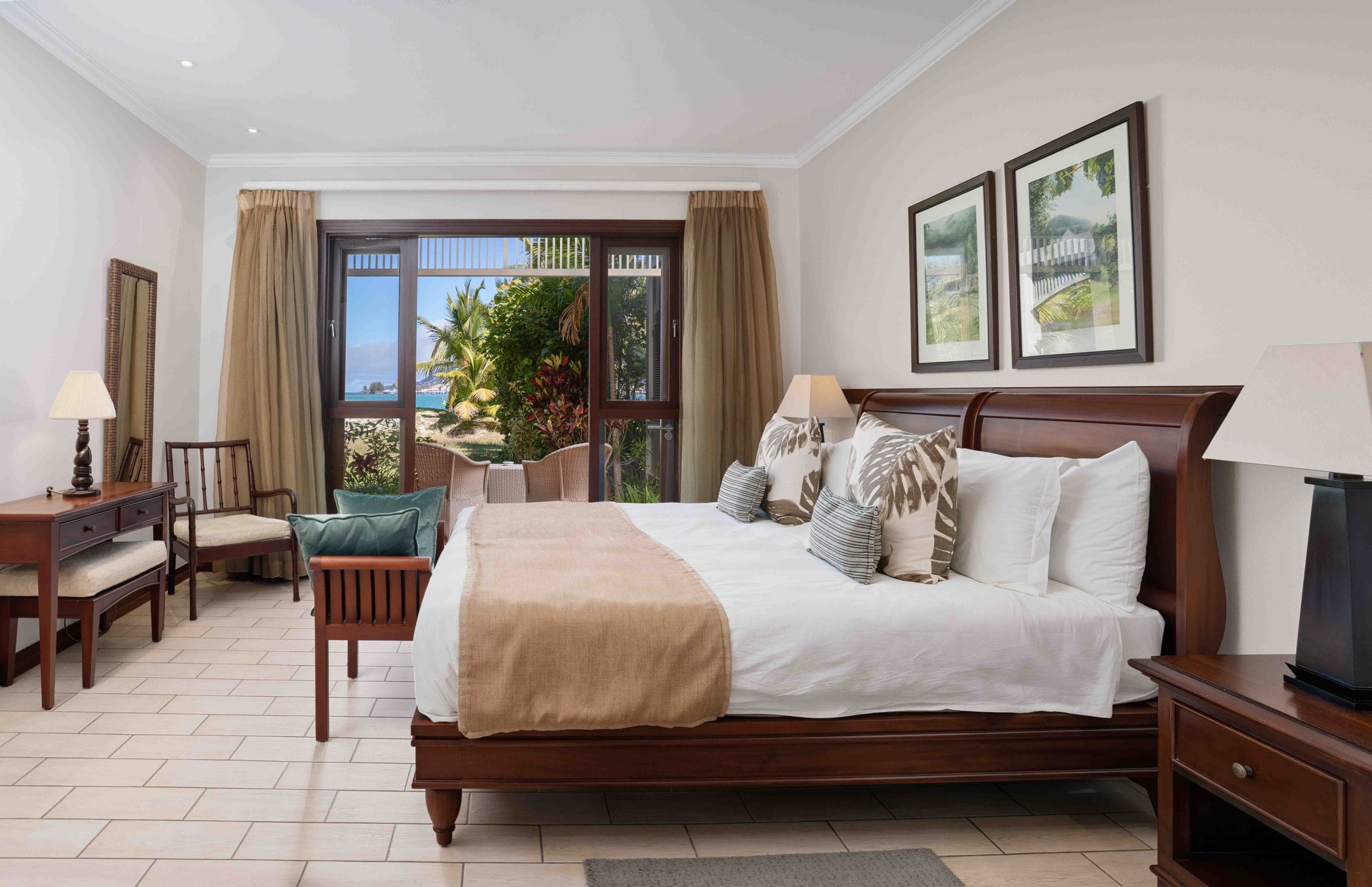 M52_bedroom.jpg