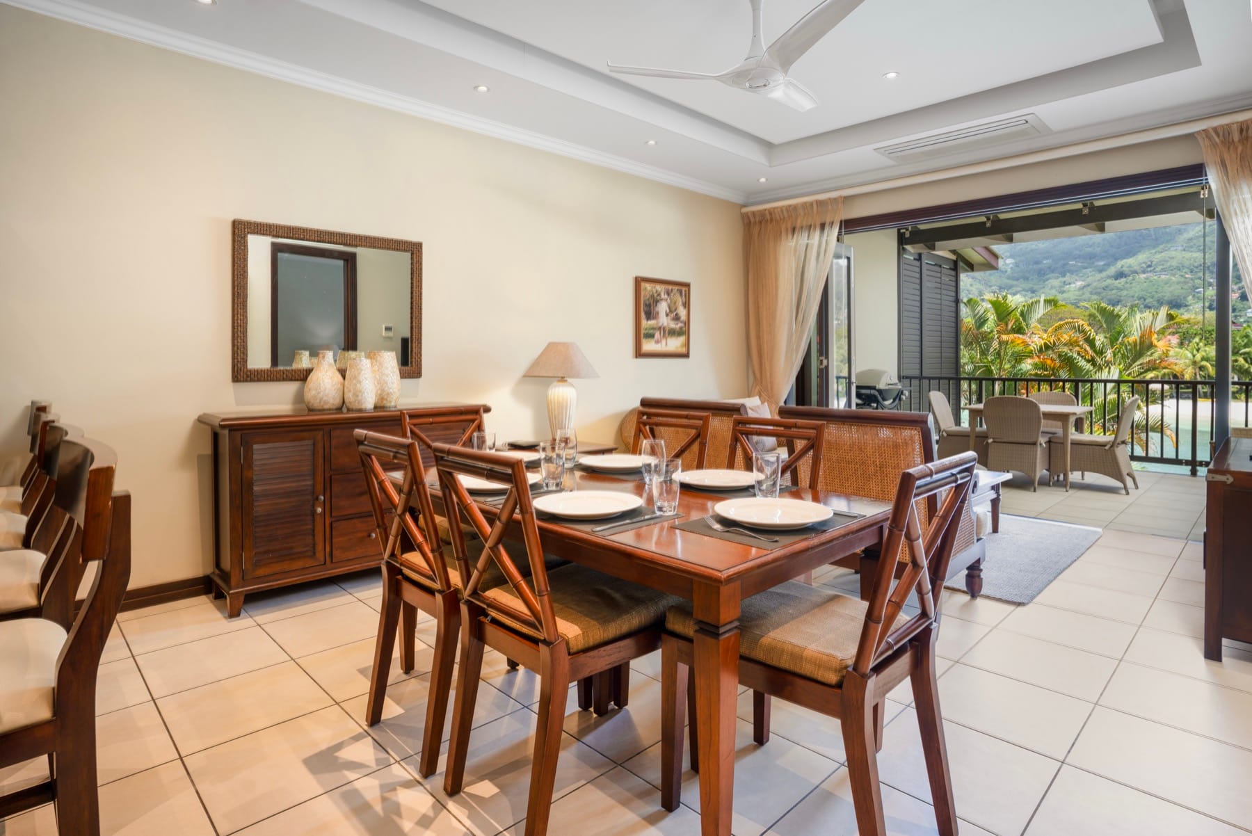 P119A14_dining-room.jpg