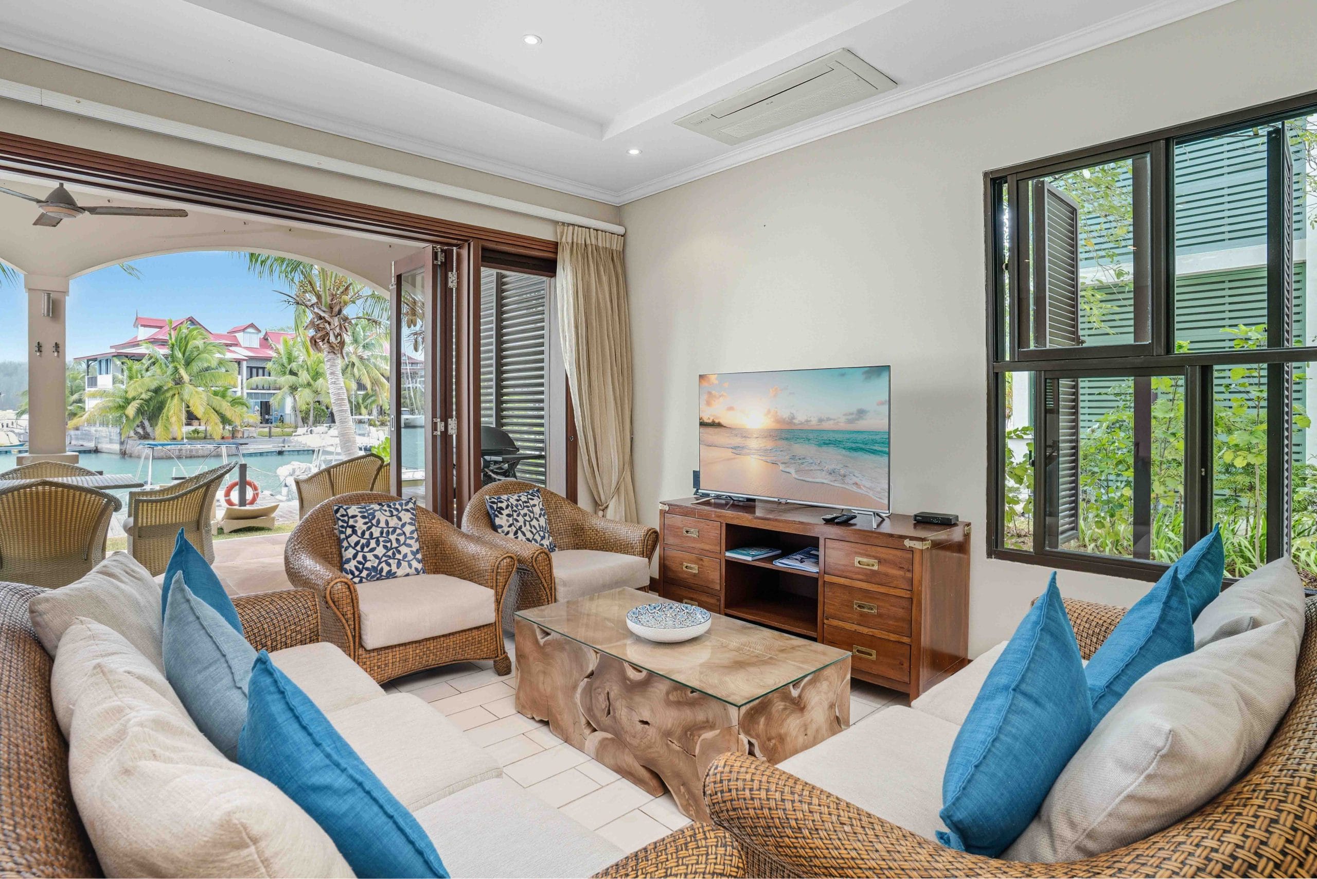 P13A1_living-room.jpg