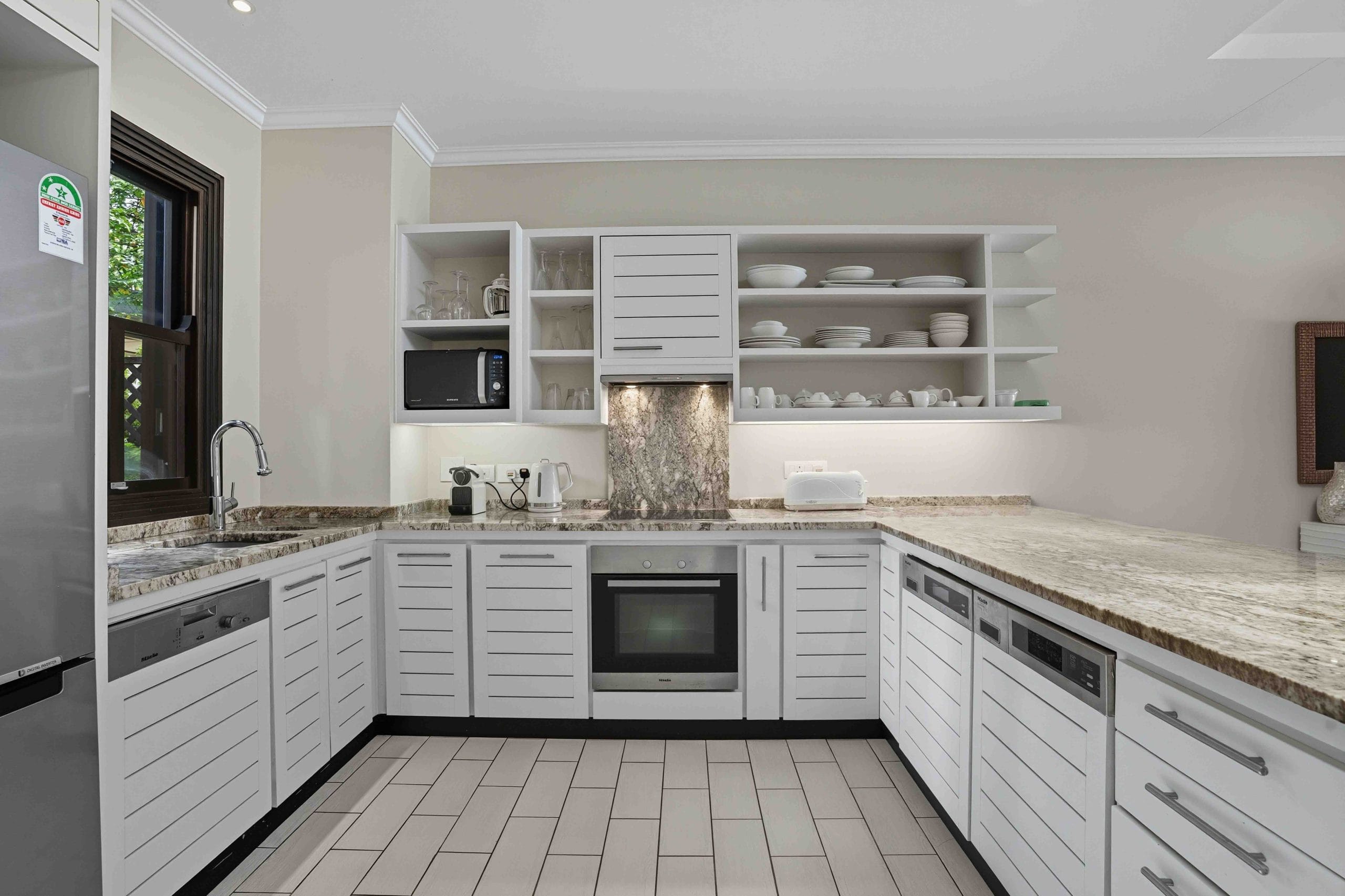 P148A2_kitchen.jpg