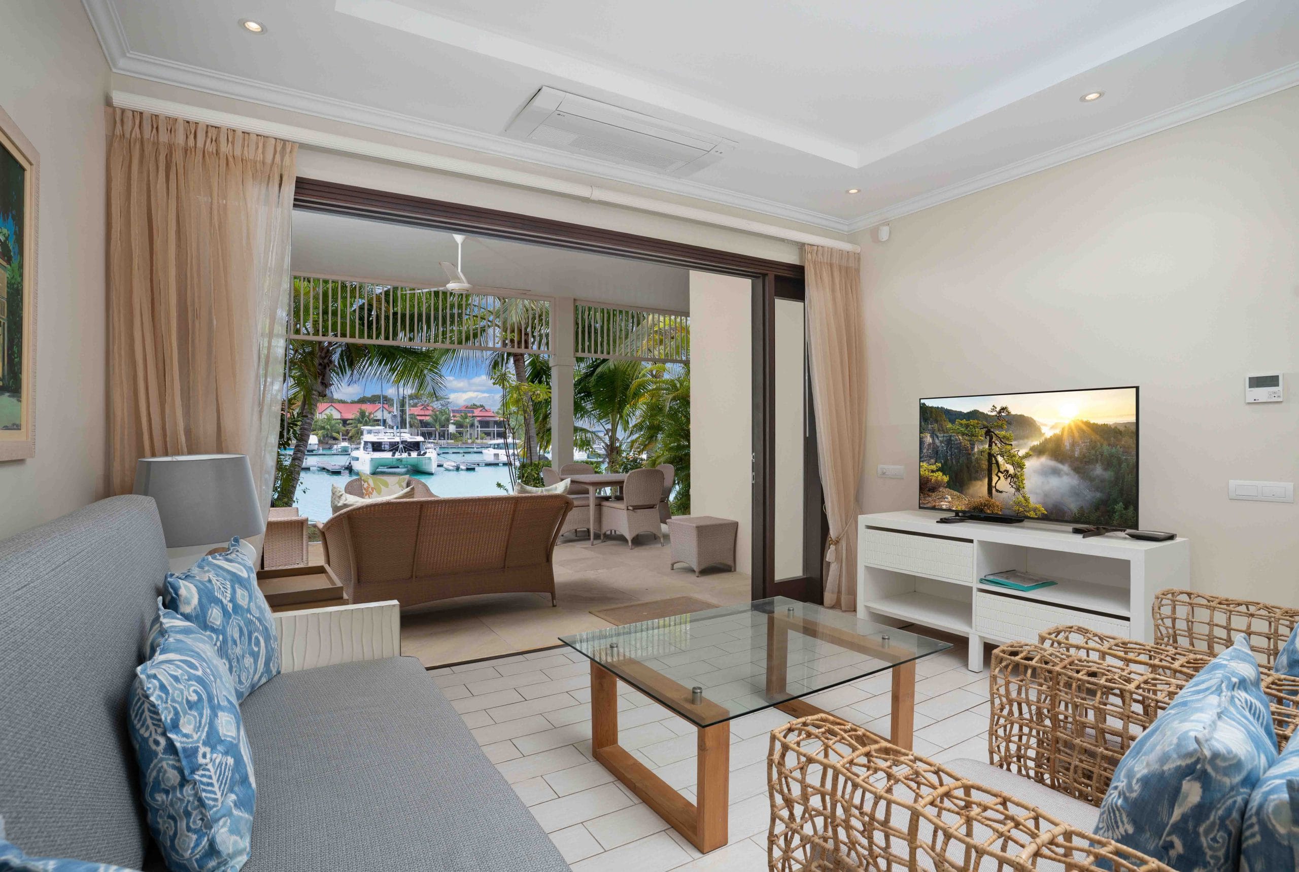P148A2_living-room.jpg