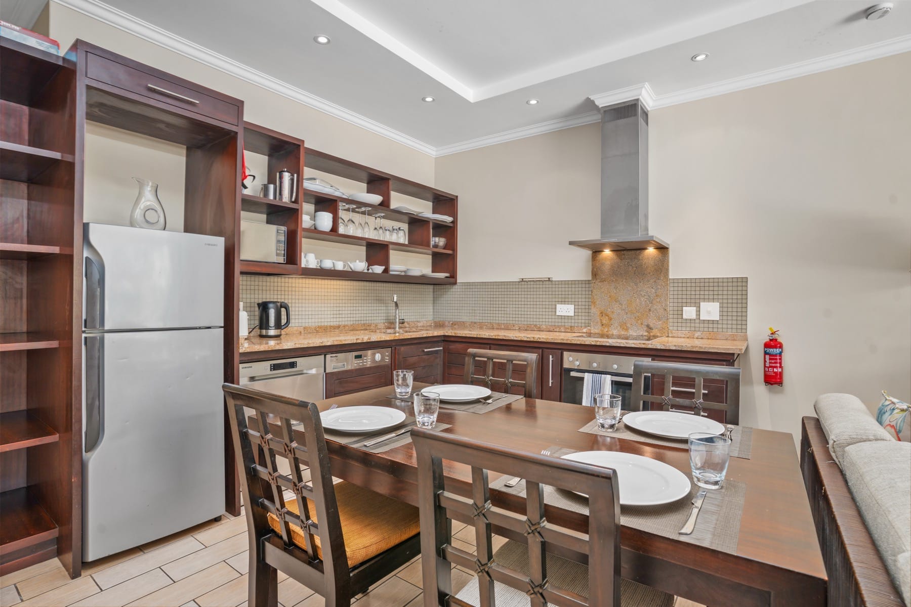 P221A12_kitchen.jpg