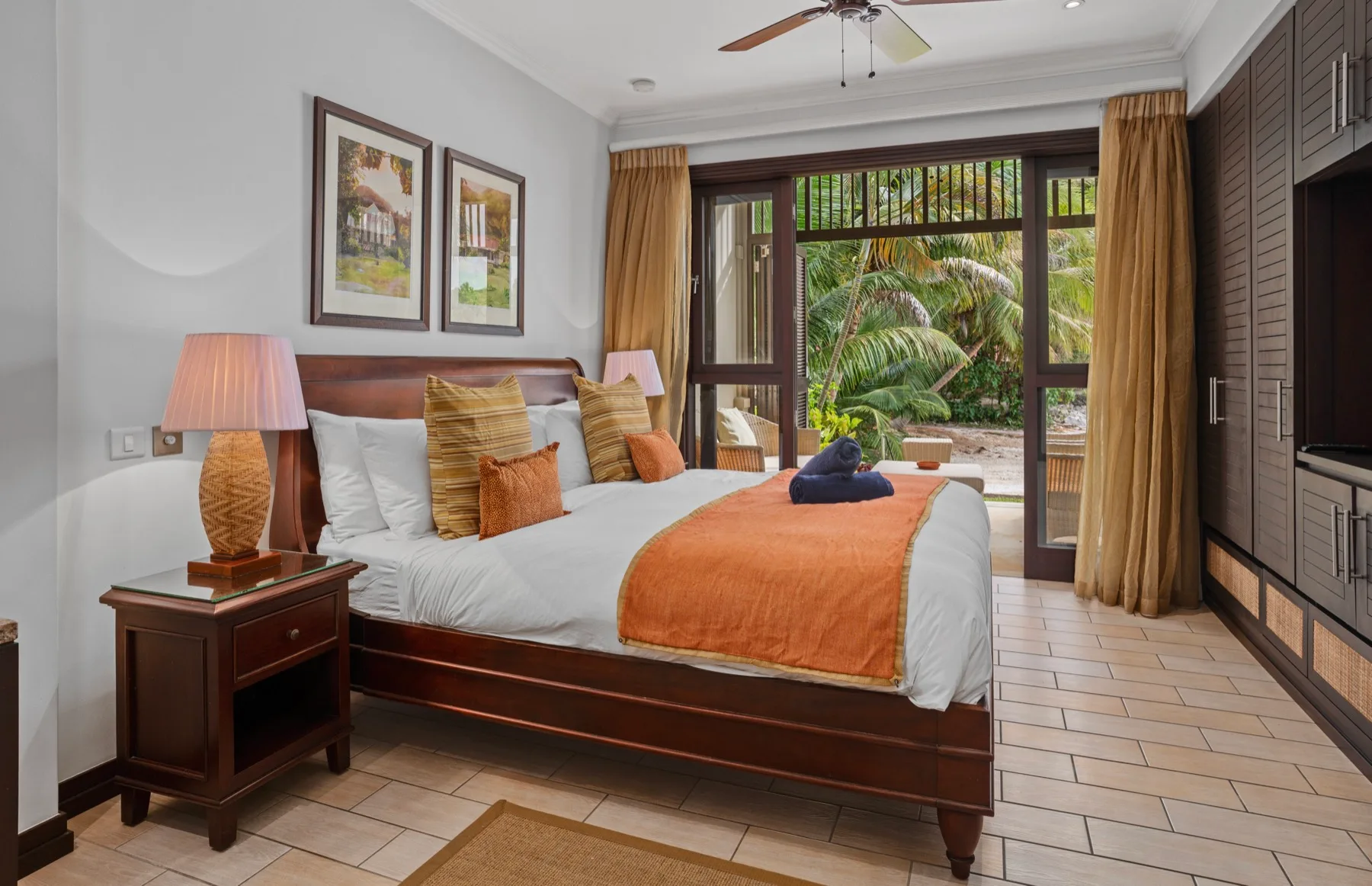 P221A3_bedroom.jpg