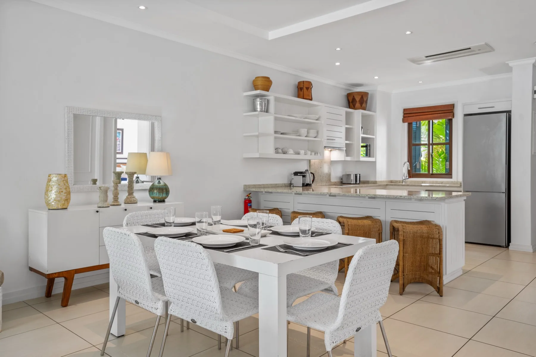 P230A13_dining-room.jpg