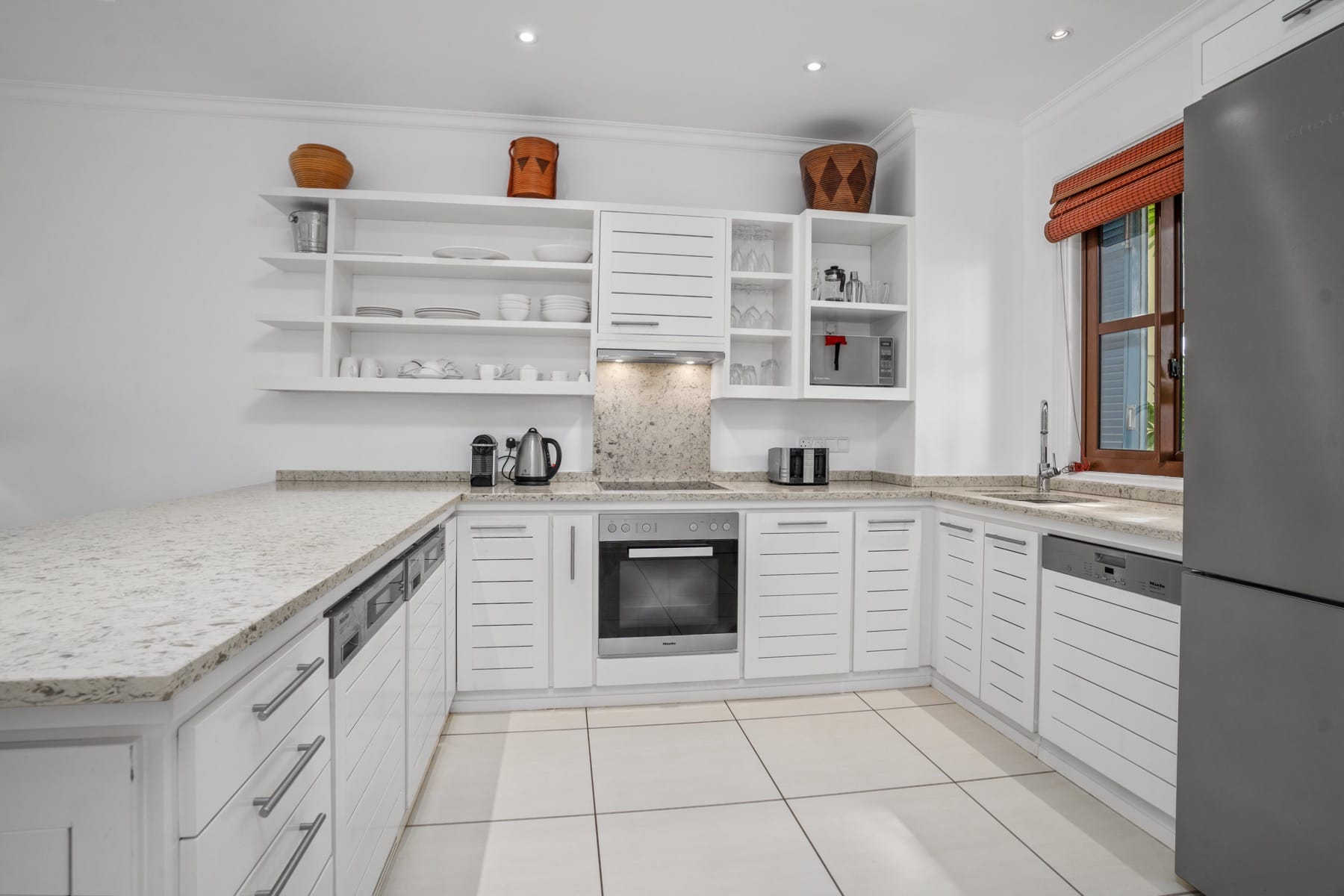 P230A13_kitchen.jpg