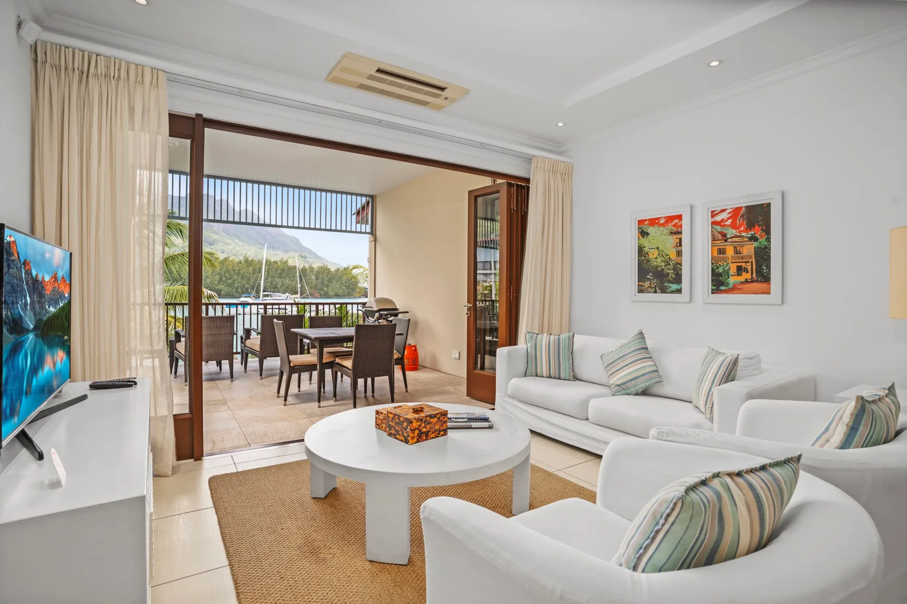 P230A13_living-room.jpg