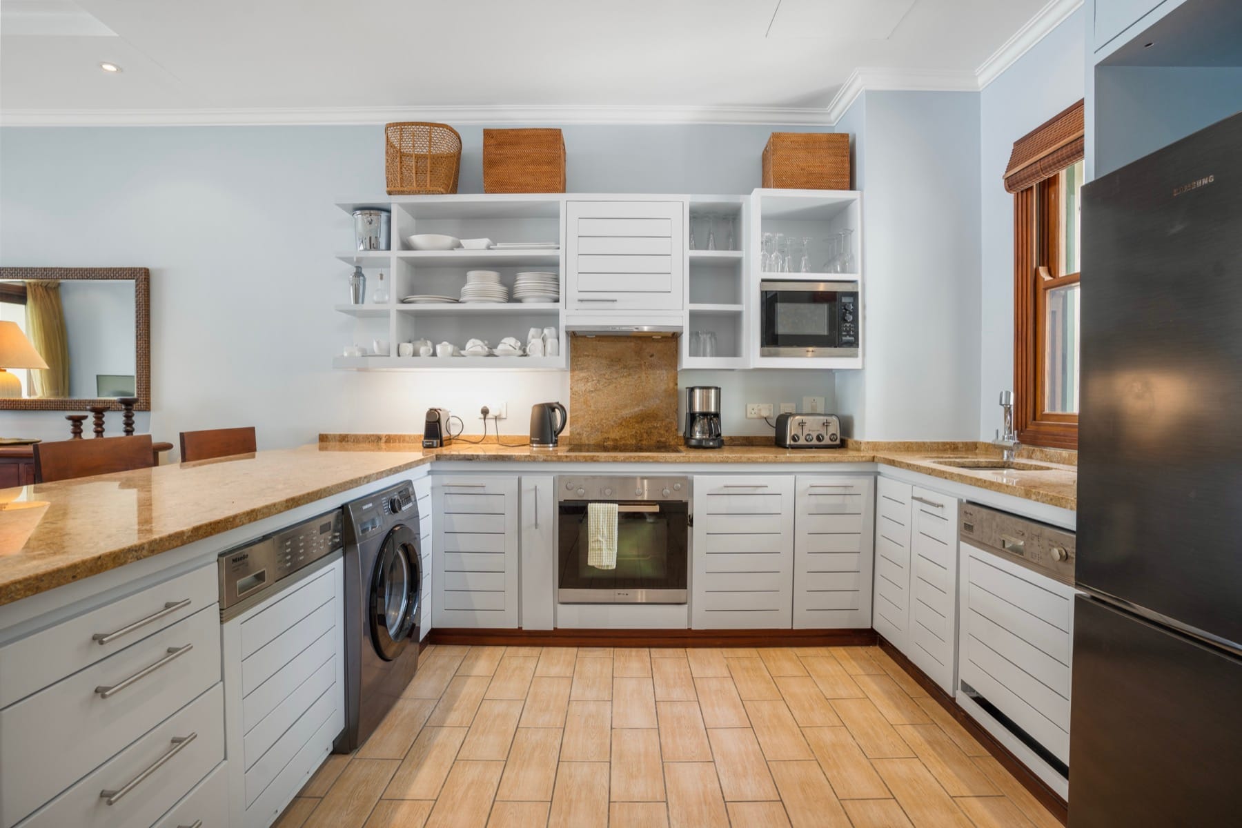 P24A13_kitchen.jpg