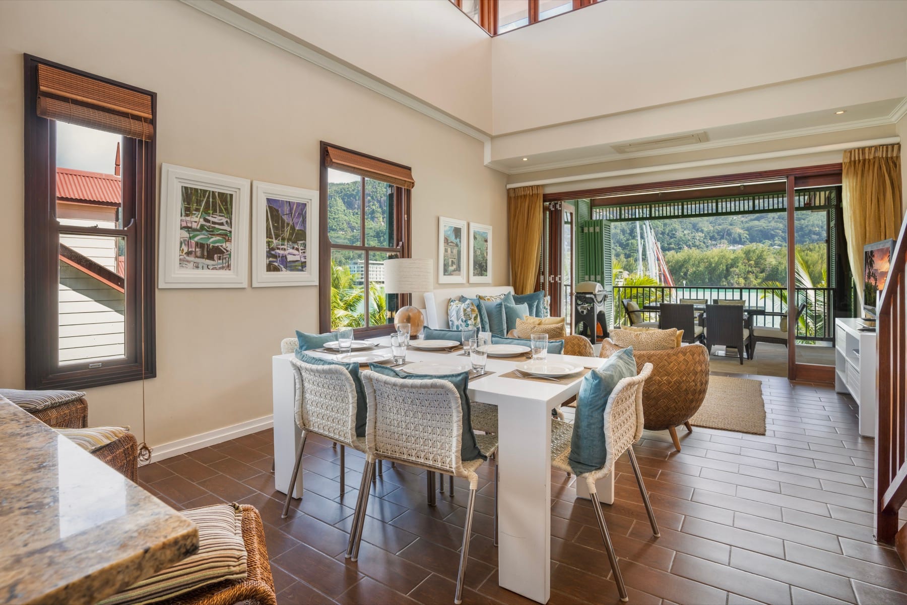 P26A23_dining-room.jpg