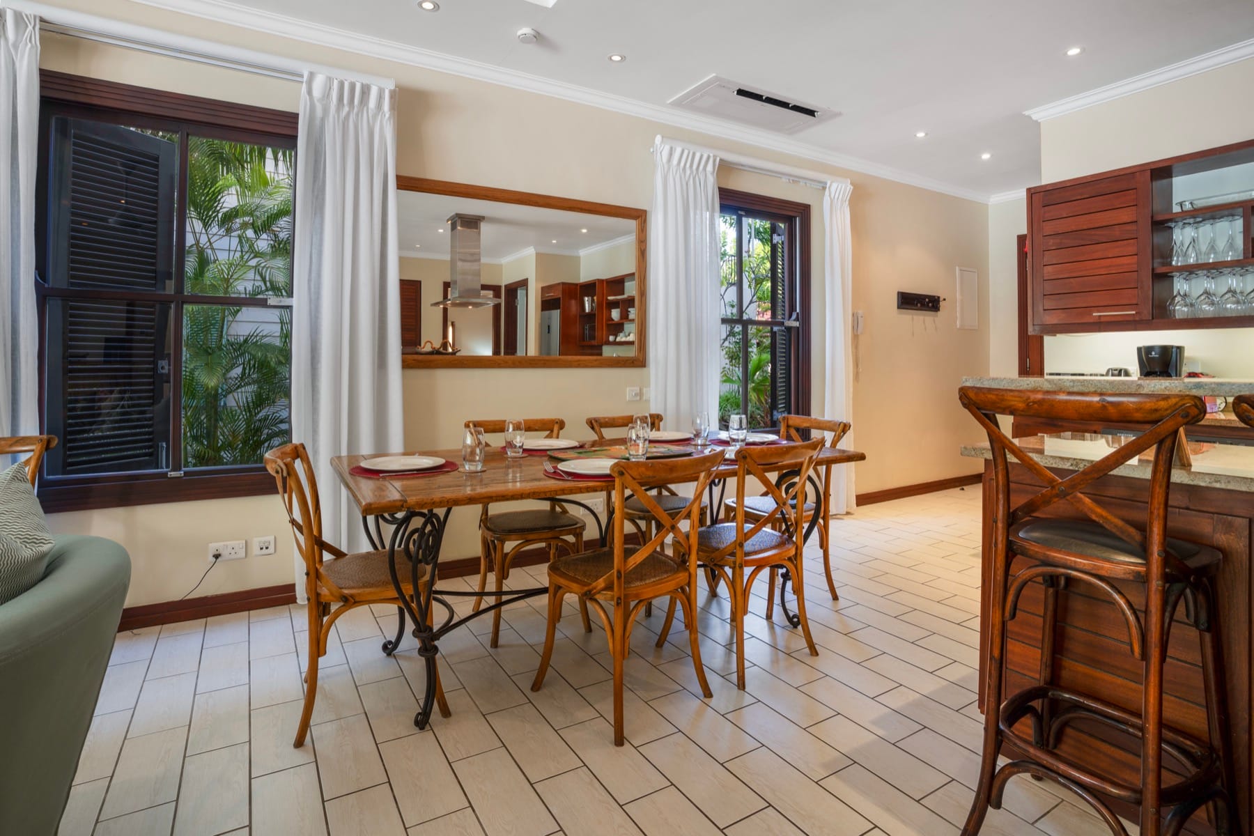 P27A1_dining-room.jpg