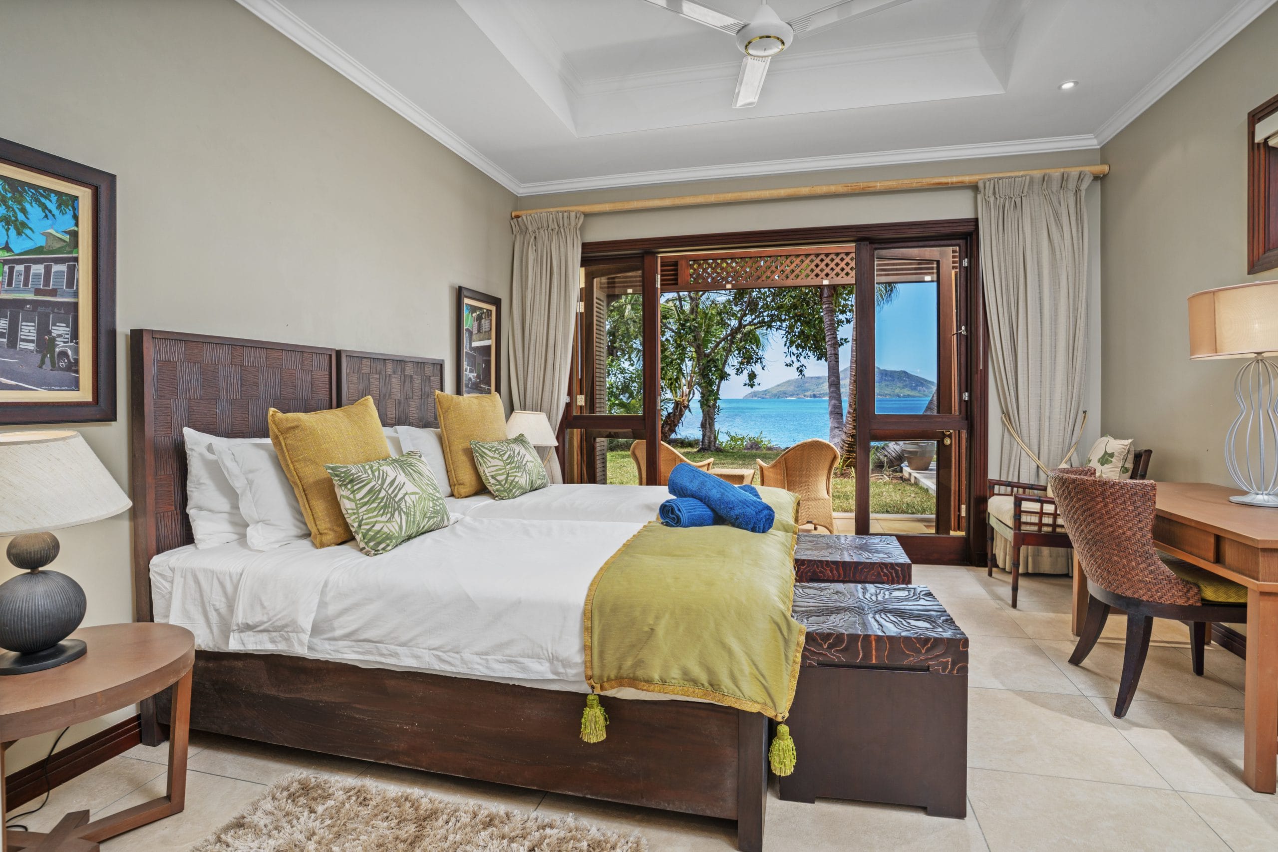 V109_bedroom.jpg
