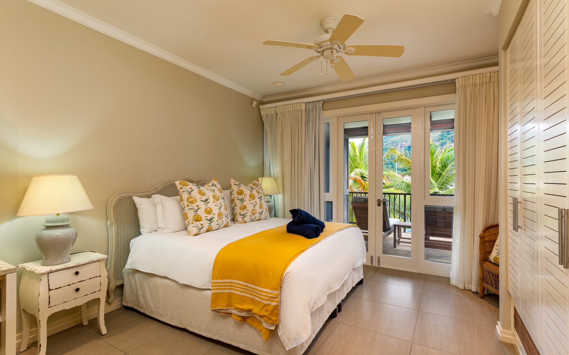 M244_bedroom.jpg