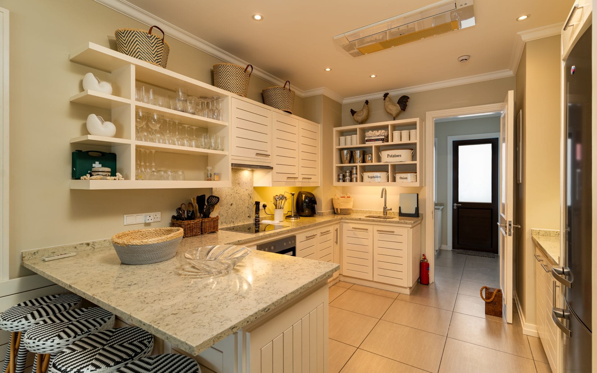 M244_kitchen.jpg