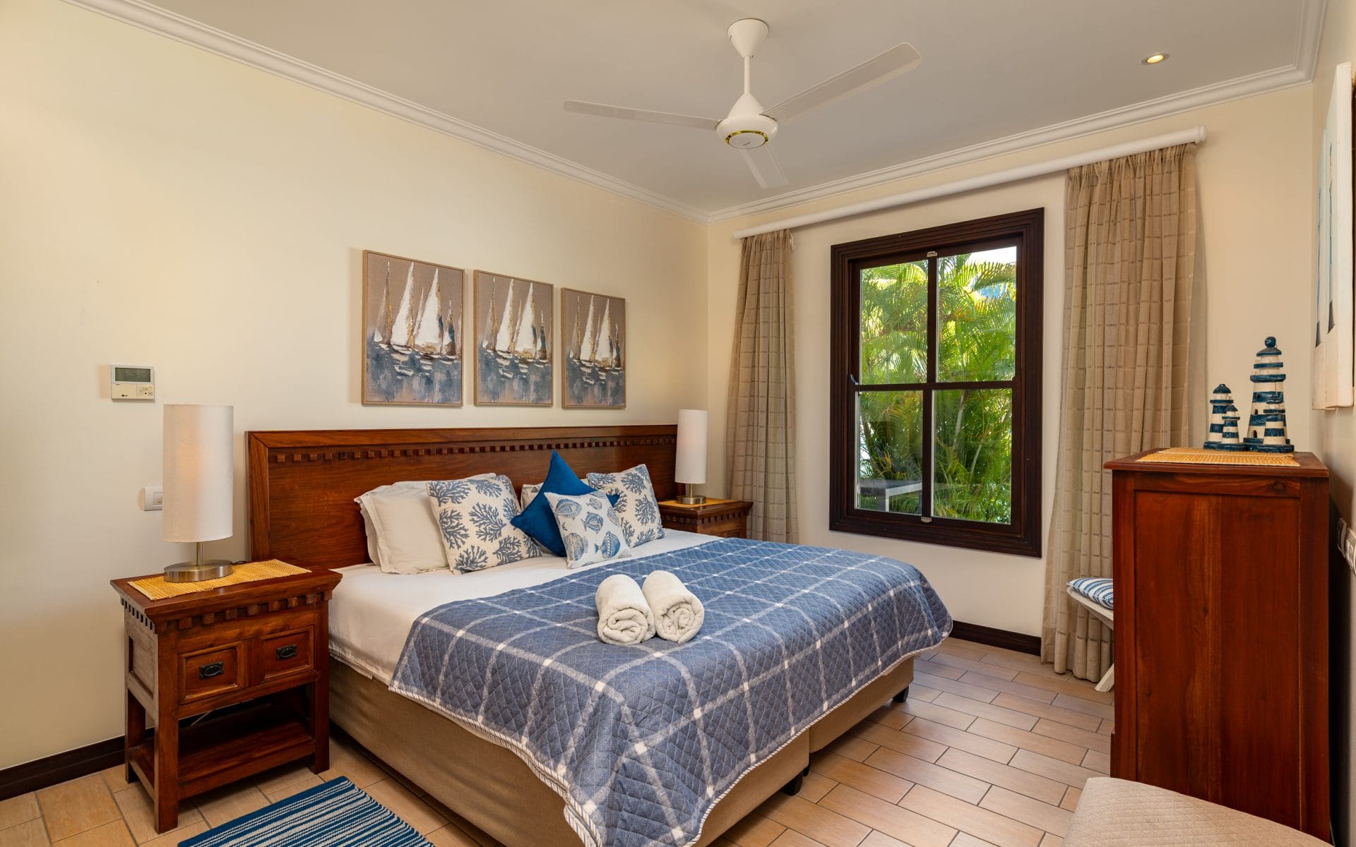 P136A02_bedroom.jpg