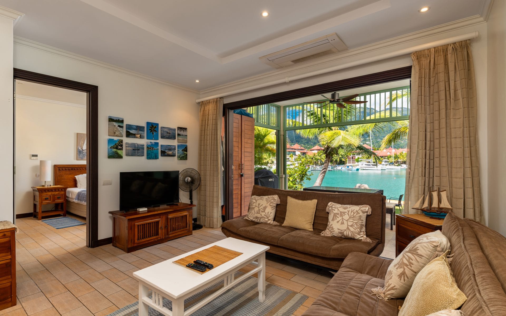 P136A02_living-room.jpg