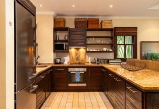 P136A15_kitchen.jpg