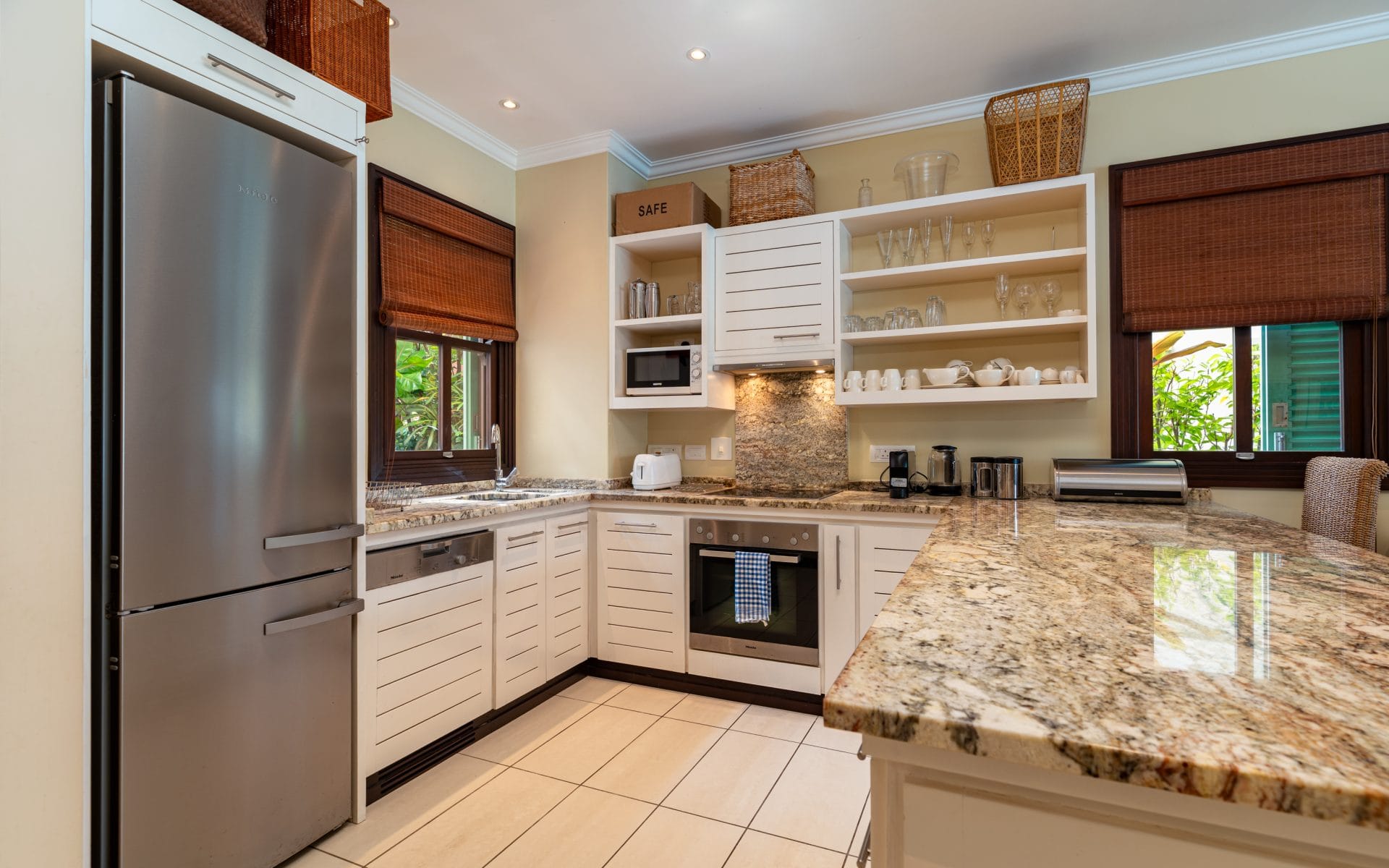 P136A5_kitchen.jpg