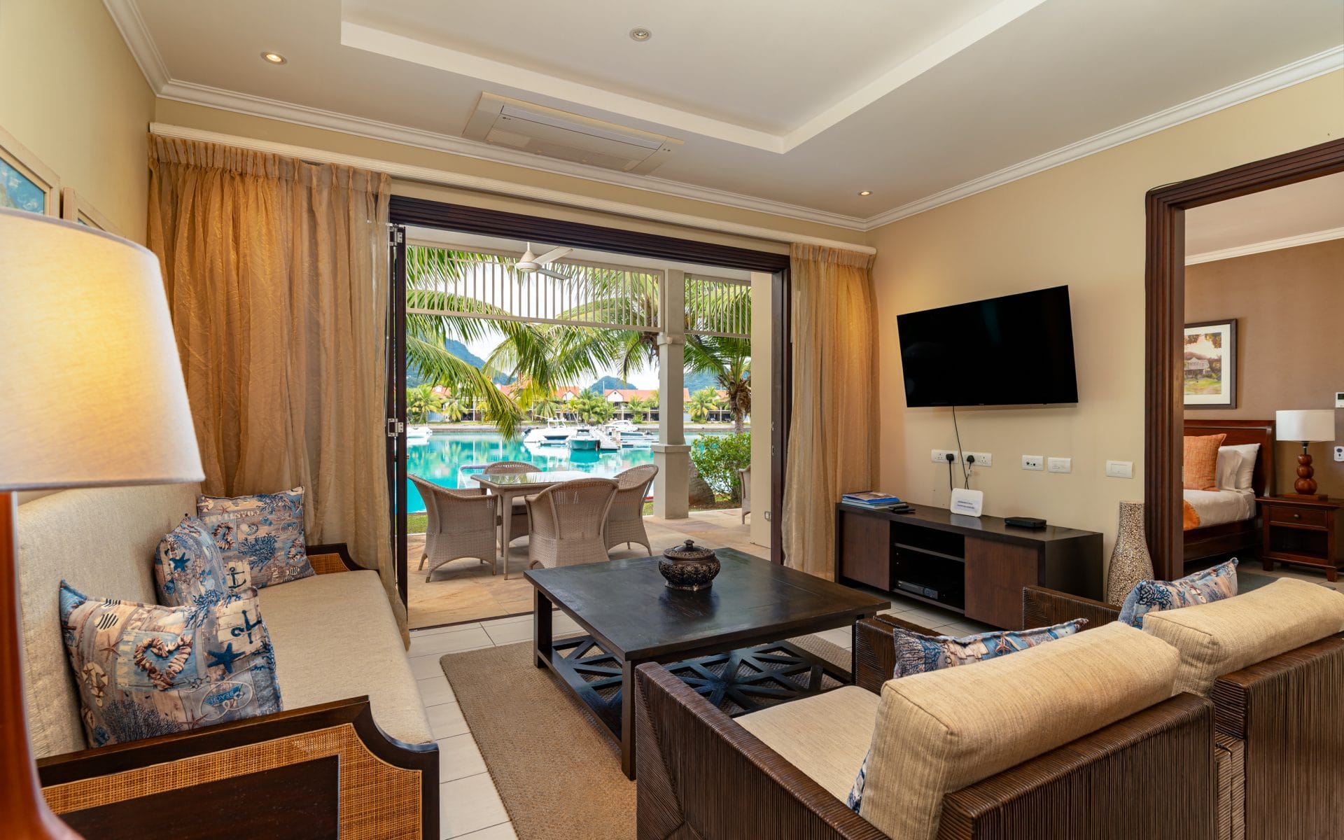P136A5_living-room.jpg