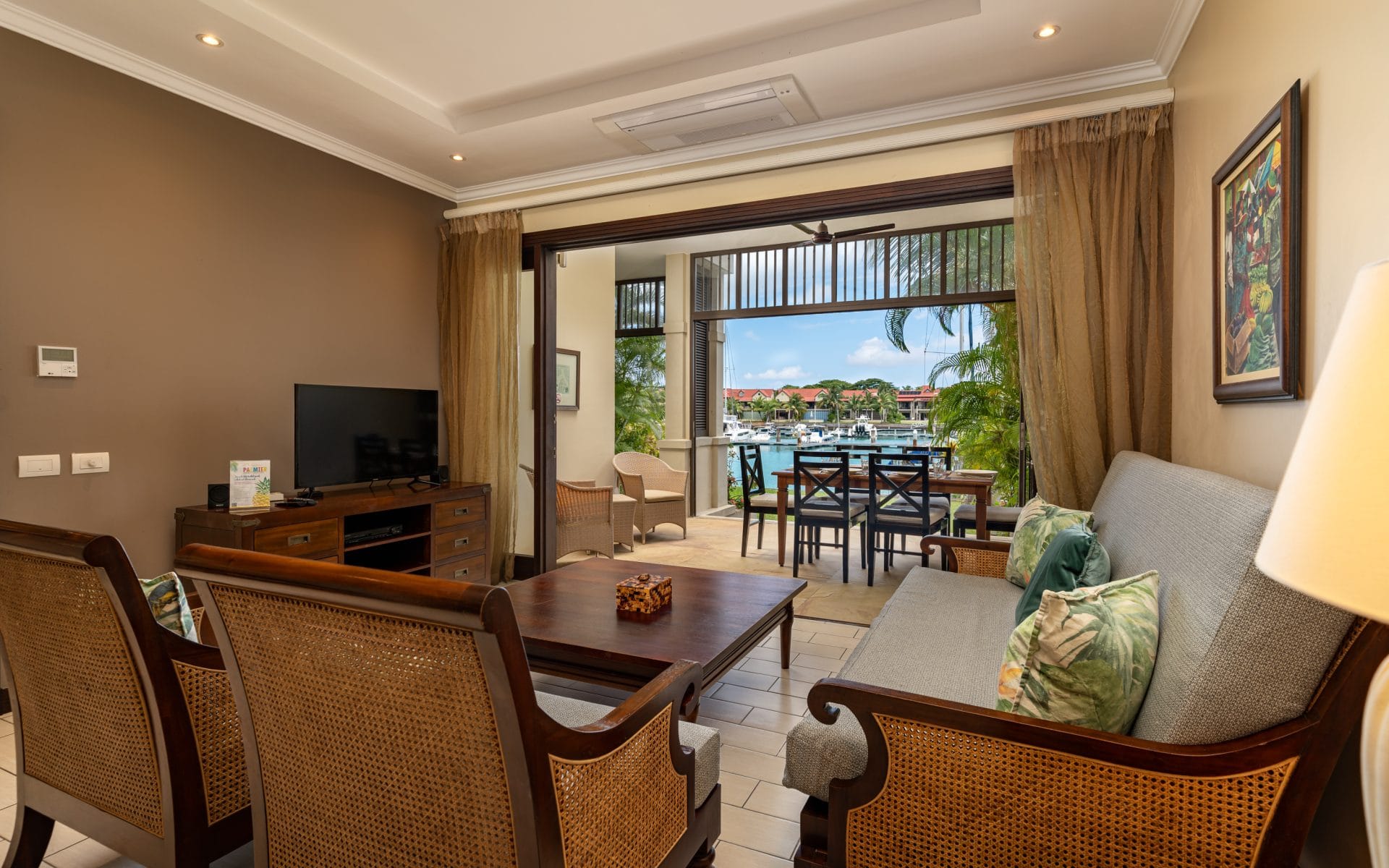P147A03_living-room.jpg