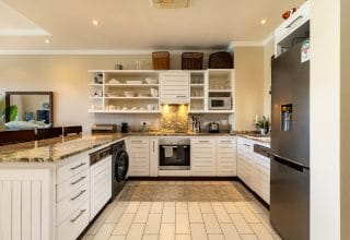 P147A13_kitchen.jpg