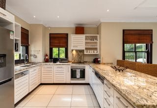 P148A11_kitchen.jpg