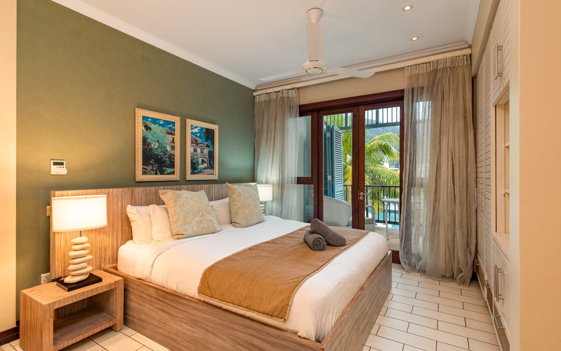 P1A14_bedroom.jpg
