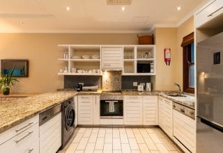 P1A14_kitchen.jpg