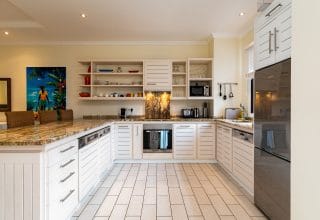 P221A14_kitchen.jpg