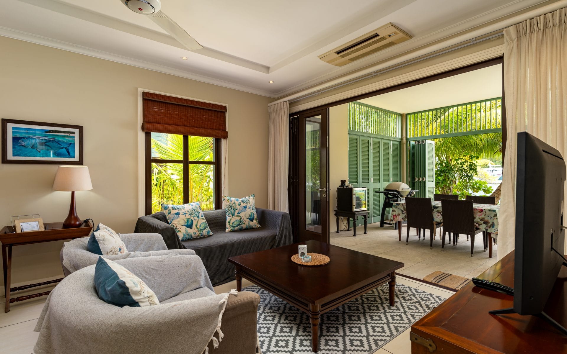 P230A5_living-room.jpg