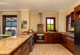 P24A11_kitchen.jpg