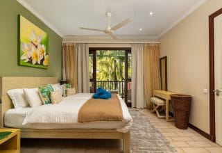 P25A13_bedroom.jpg
