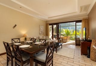 P25A13_dining-room.jpg