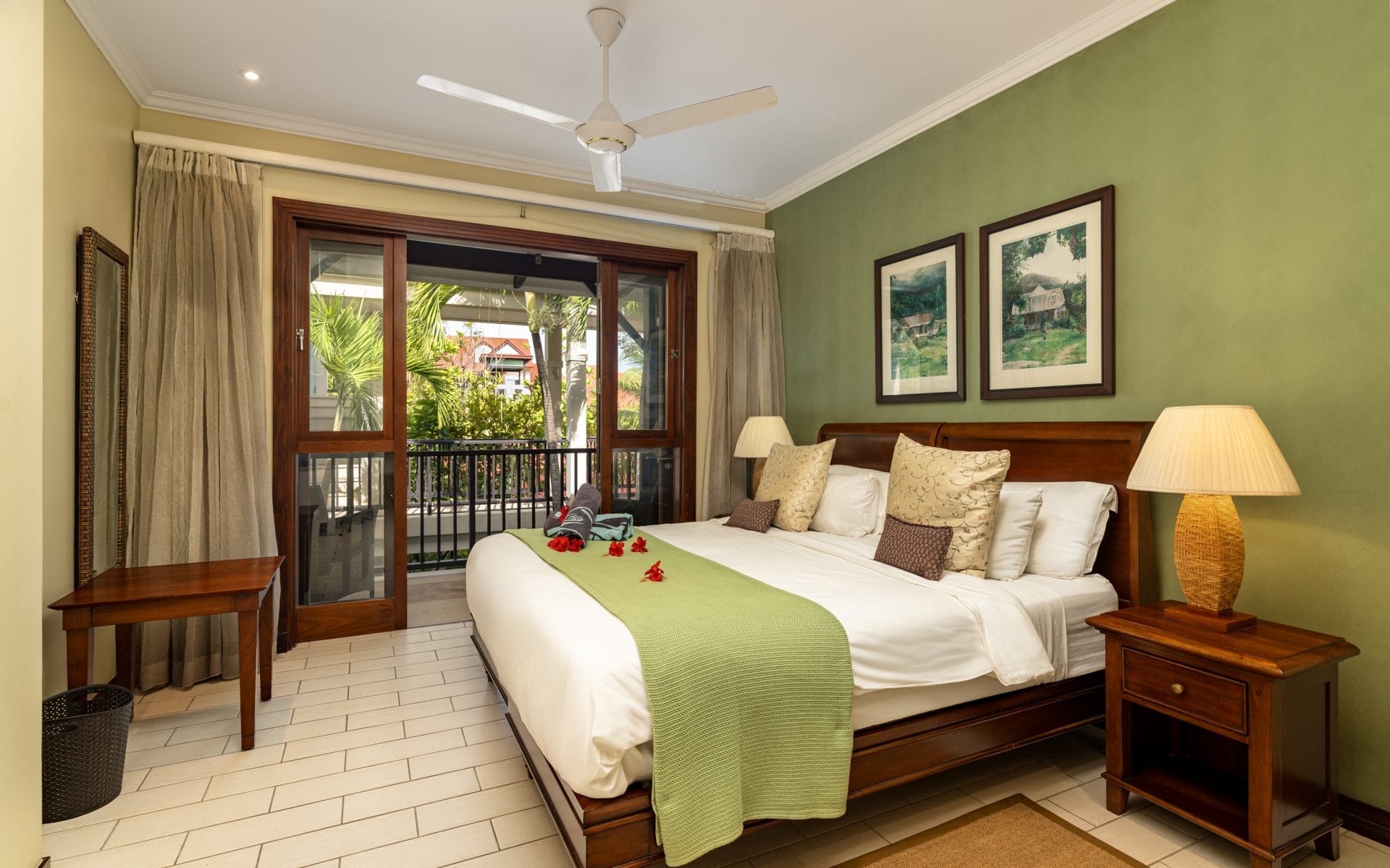 P26A12_bedroom.jpg