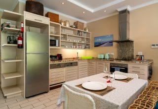P28A13_kitchen.jpg