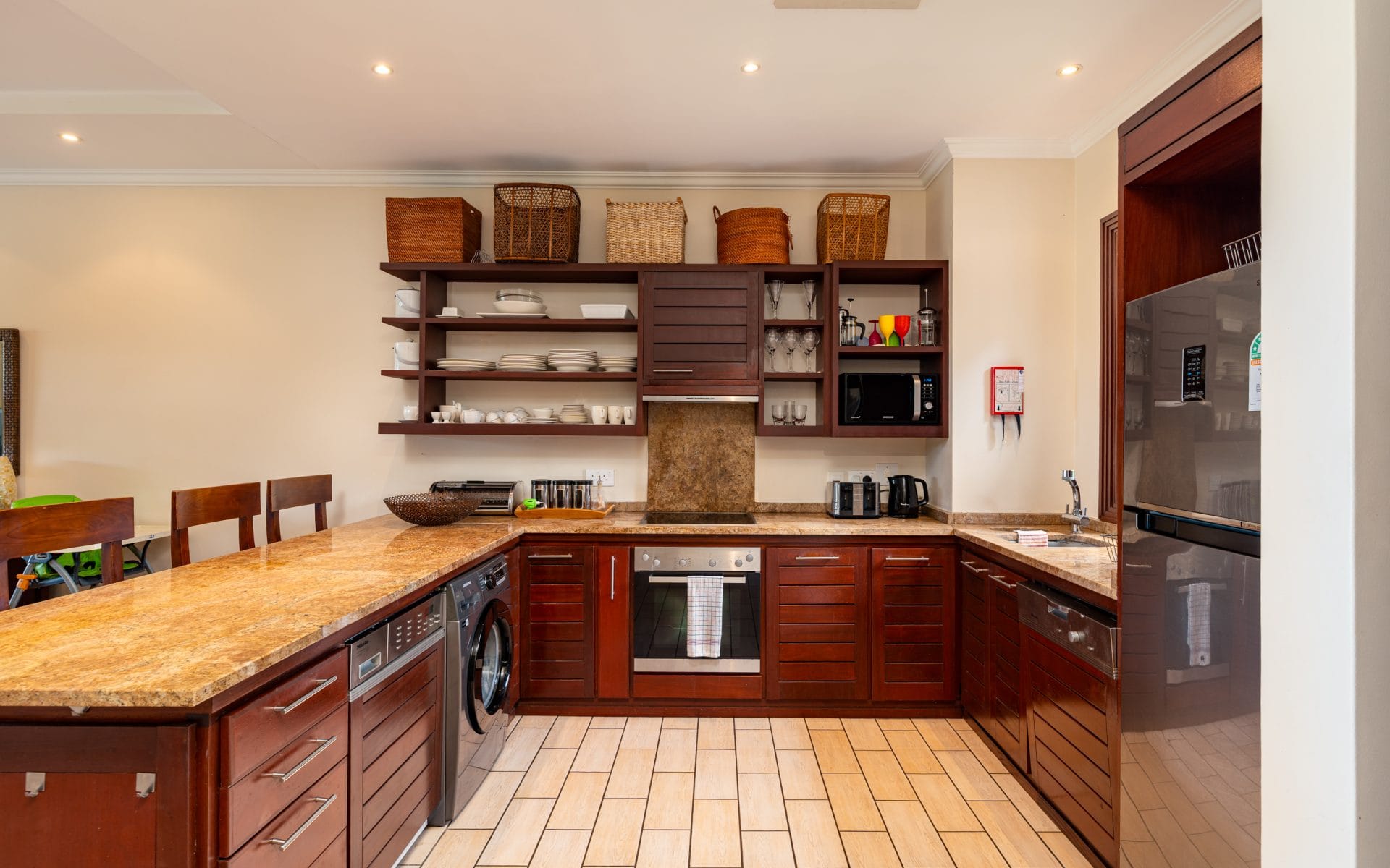 P70A12_kitchen.jpg
