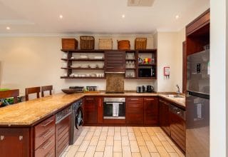 P70A12_kitchen.jpg
