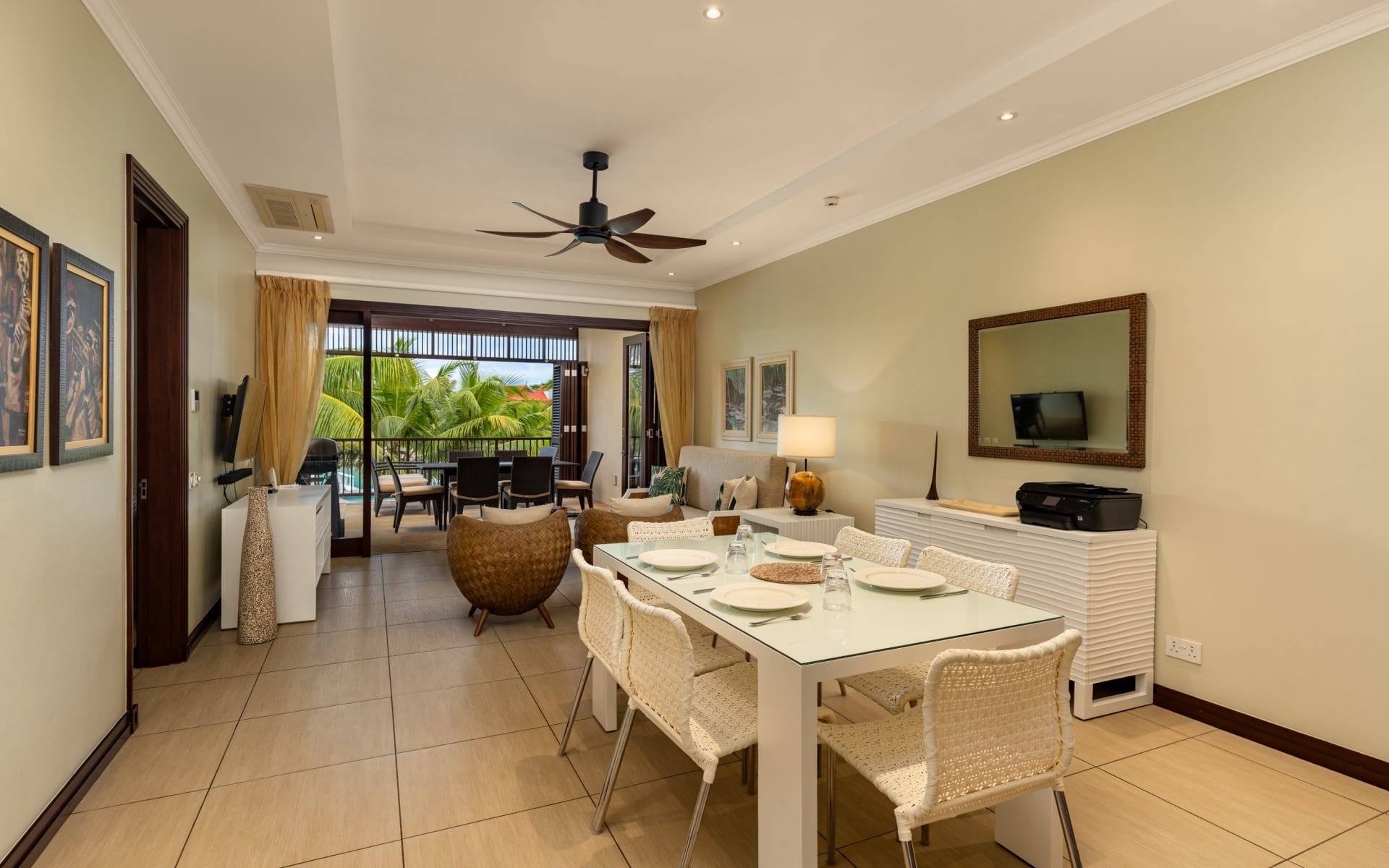 P70A14_dining-room.jpg