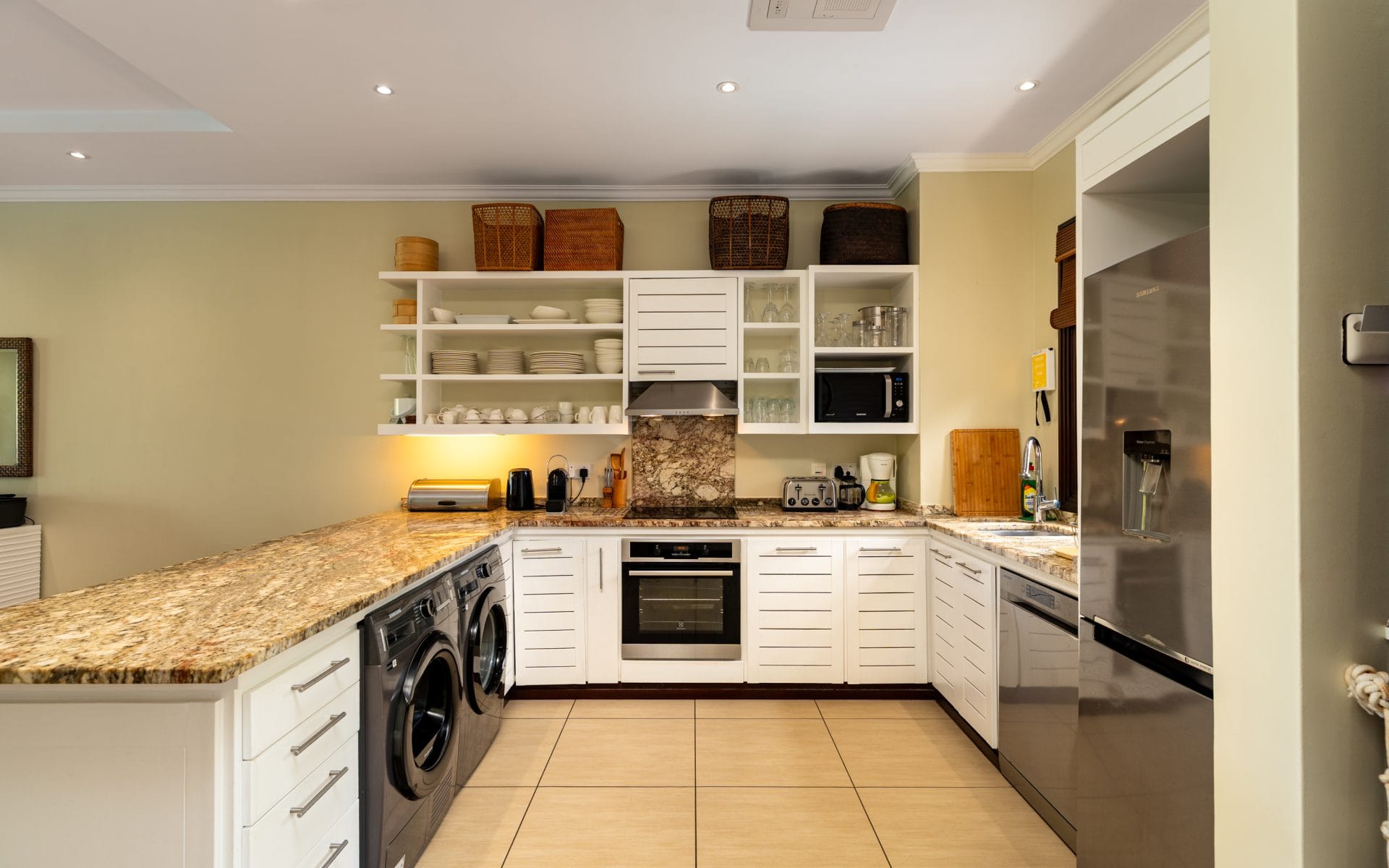 P70A14_kitchen.jpg