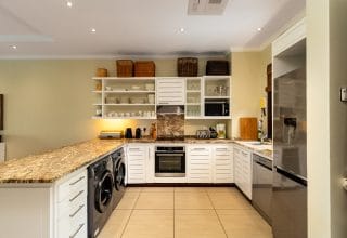 P70A14_kitchen.jpg