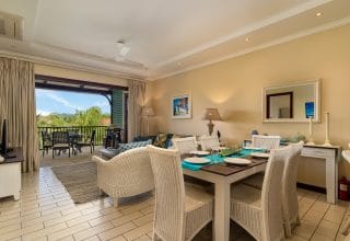 P70A23_dining-room.jpg