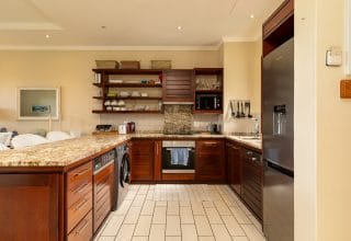 P70A23_kitchen.jpg