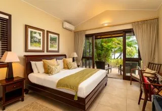 V120_bedroom.jpg