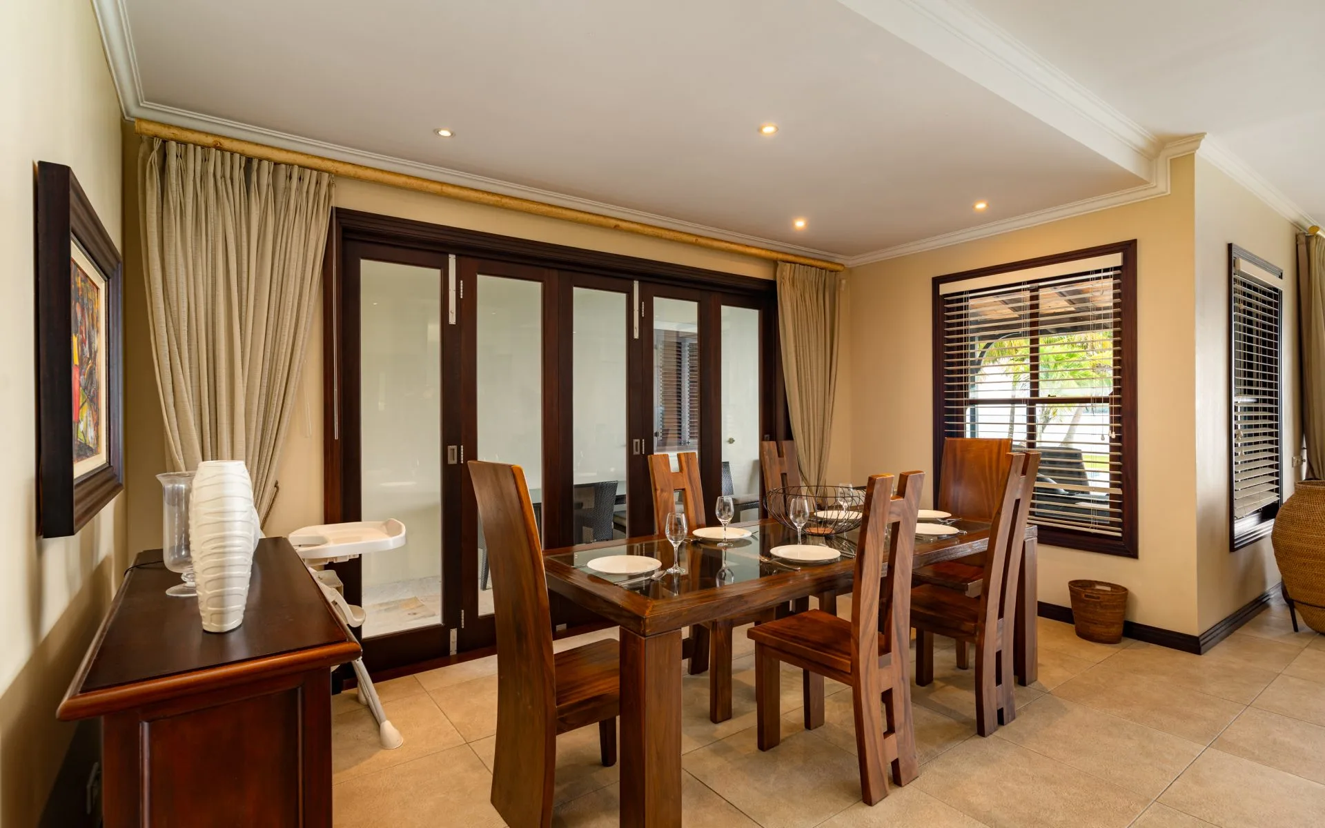 V120_dining-room.jpg