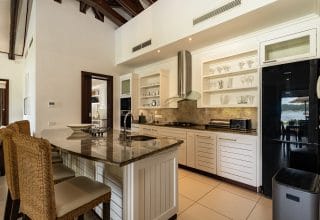 V129_kitchen.jpg