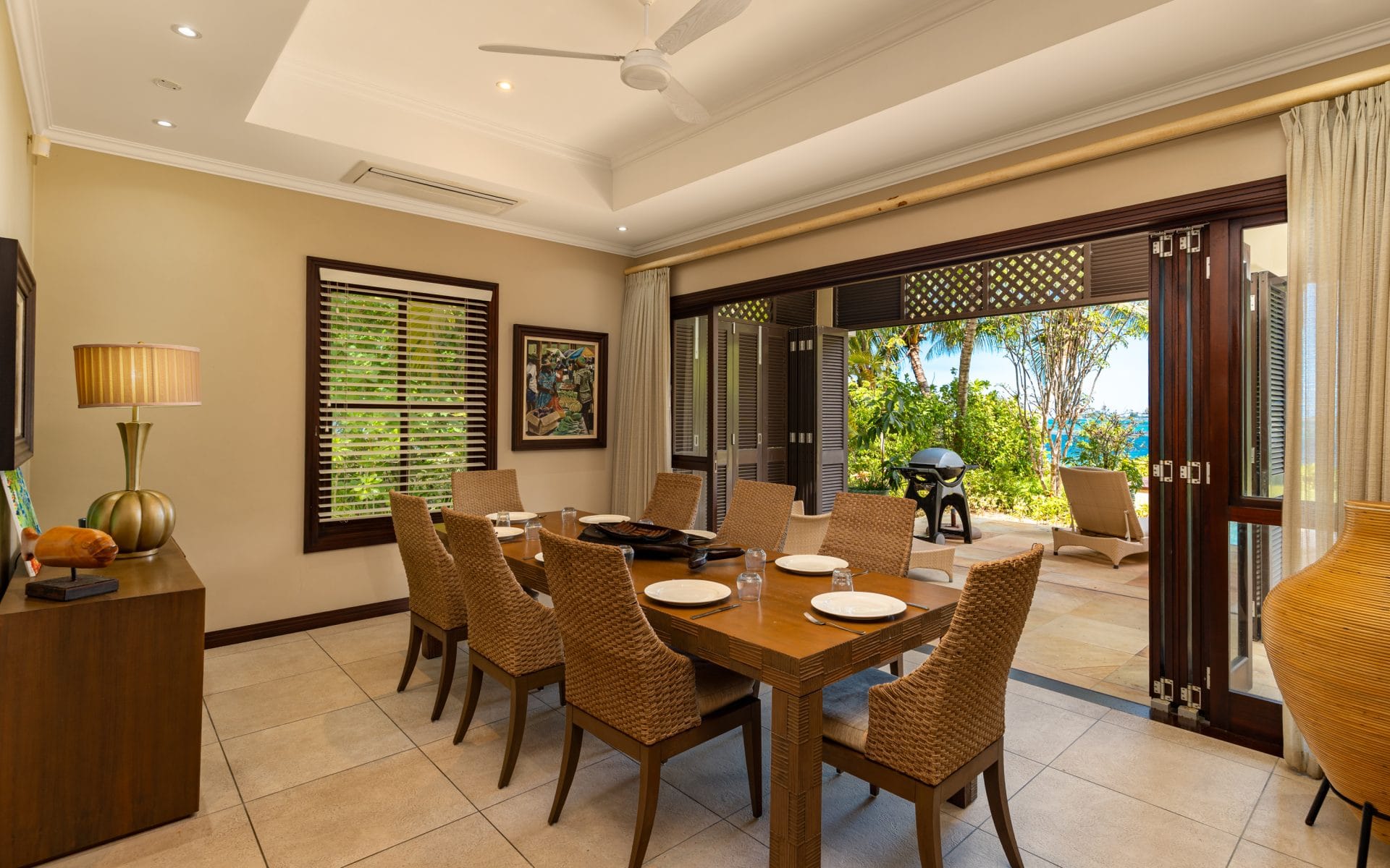 V89_dining-room.jpg