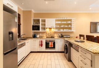 P14A03_kitchen.jpg