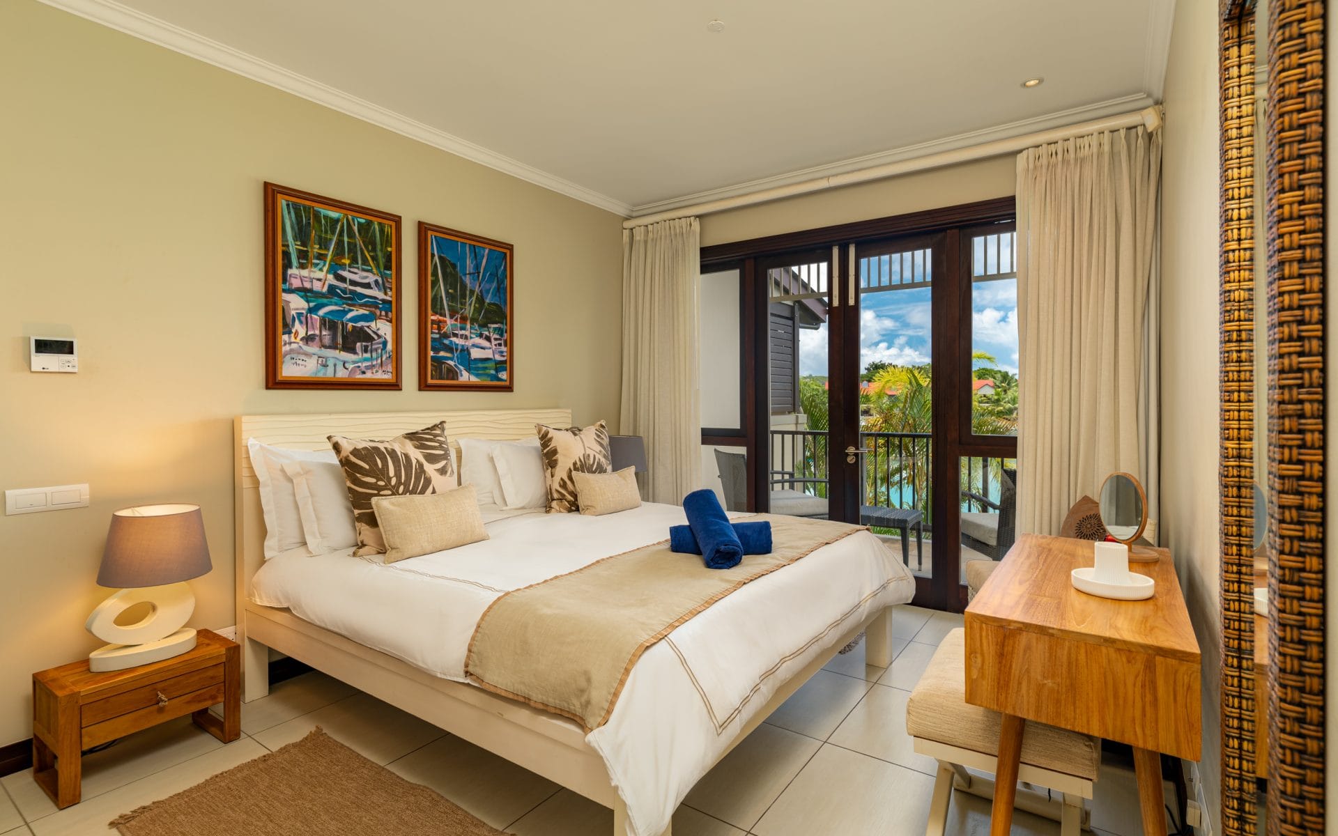 P150A14_bedroom.jpg